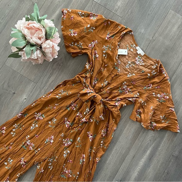 New Francesca's Amber Floral Button Down Wide Leg Tie Waist Jumpsuit - Picture 1 of 6